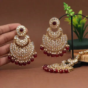 Maroon Color Kundan Earrings With Maang Tikka