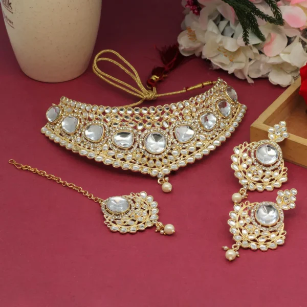 White Color Choker Kundan Necklace Set